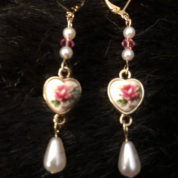HP-Rose Heart Earrings w/Swarovski Crystal - Picture 5 of 6